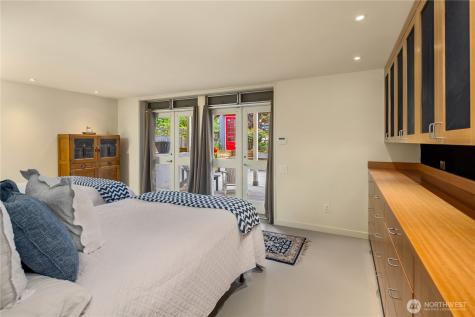 4712 SW Brace Point Drive Seattle WA 98136