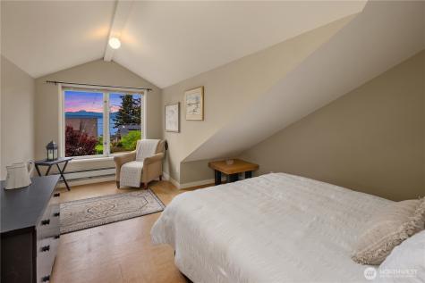 4712 SW Brace Point Drive Seattle WA 98136