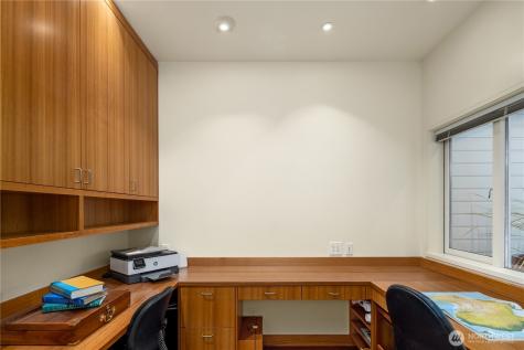 4712 SW Brace Point Drive Seattle WA 98136