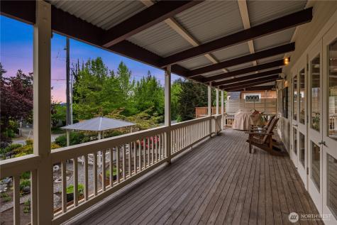4712 SW Brace Point Drive Seattle WA 98136