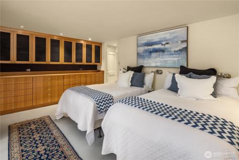 4712 SW Brace Point Drive Seattle WA 98136