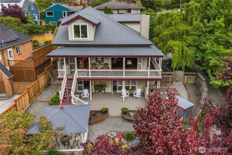 4712 SW Brace Point Drive Seattle WA 98136