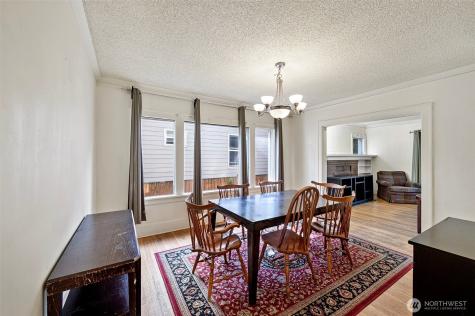 5016 7th Ave NE Seattle WA 98105