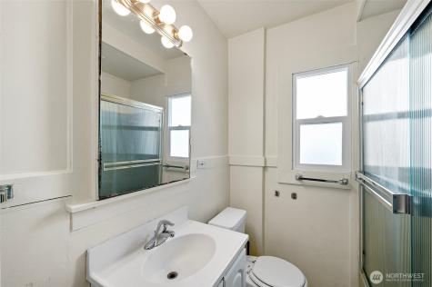 5016 7th Ave NE Seattle WA 98105