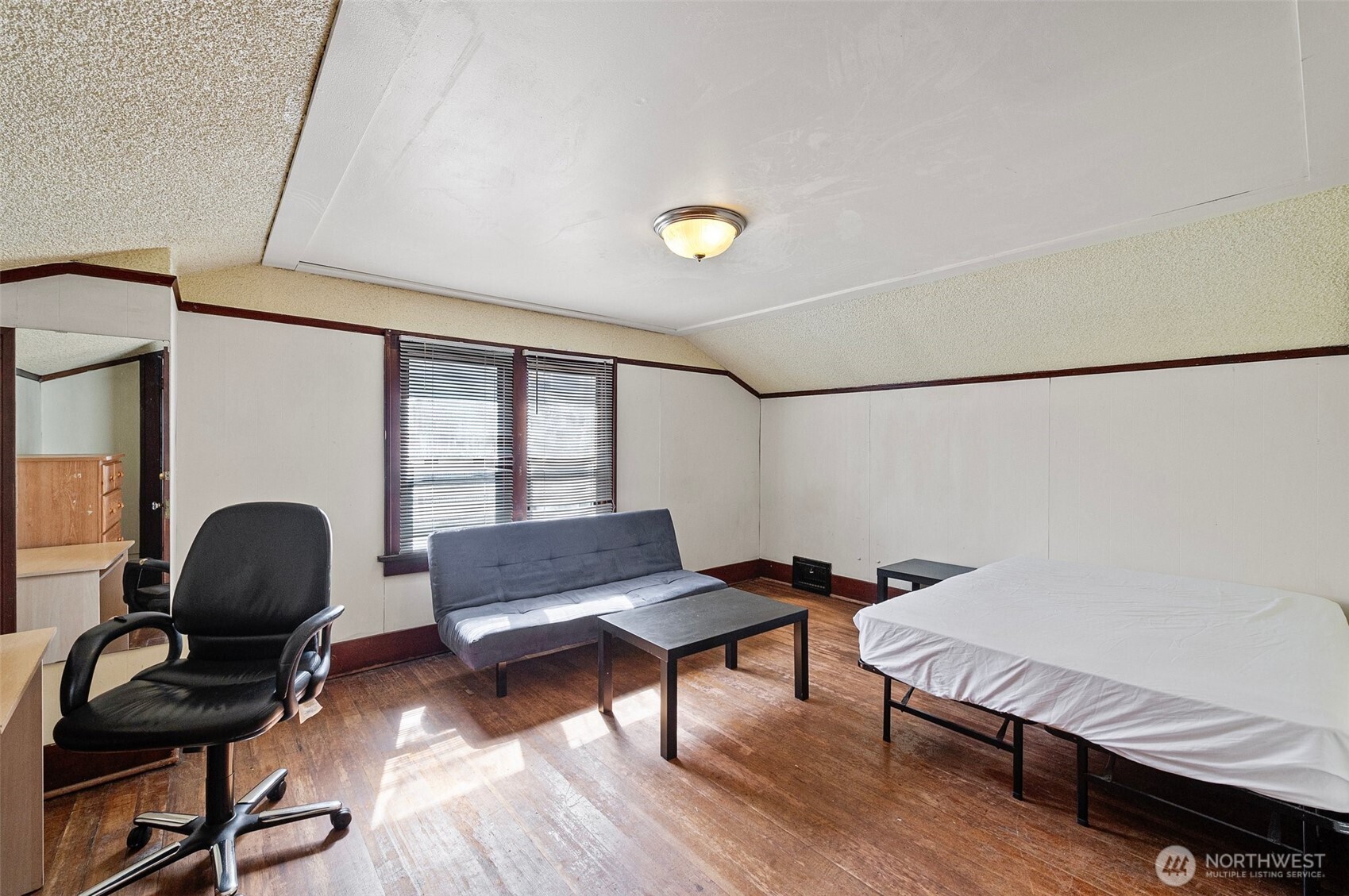 5016 7th Ave NE Seattle WA 98105