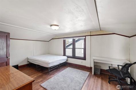 5016 7th Ave NE Seattle WA 98105