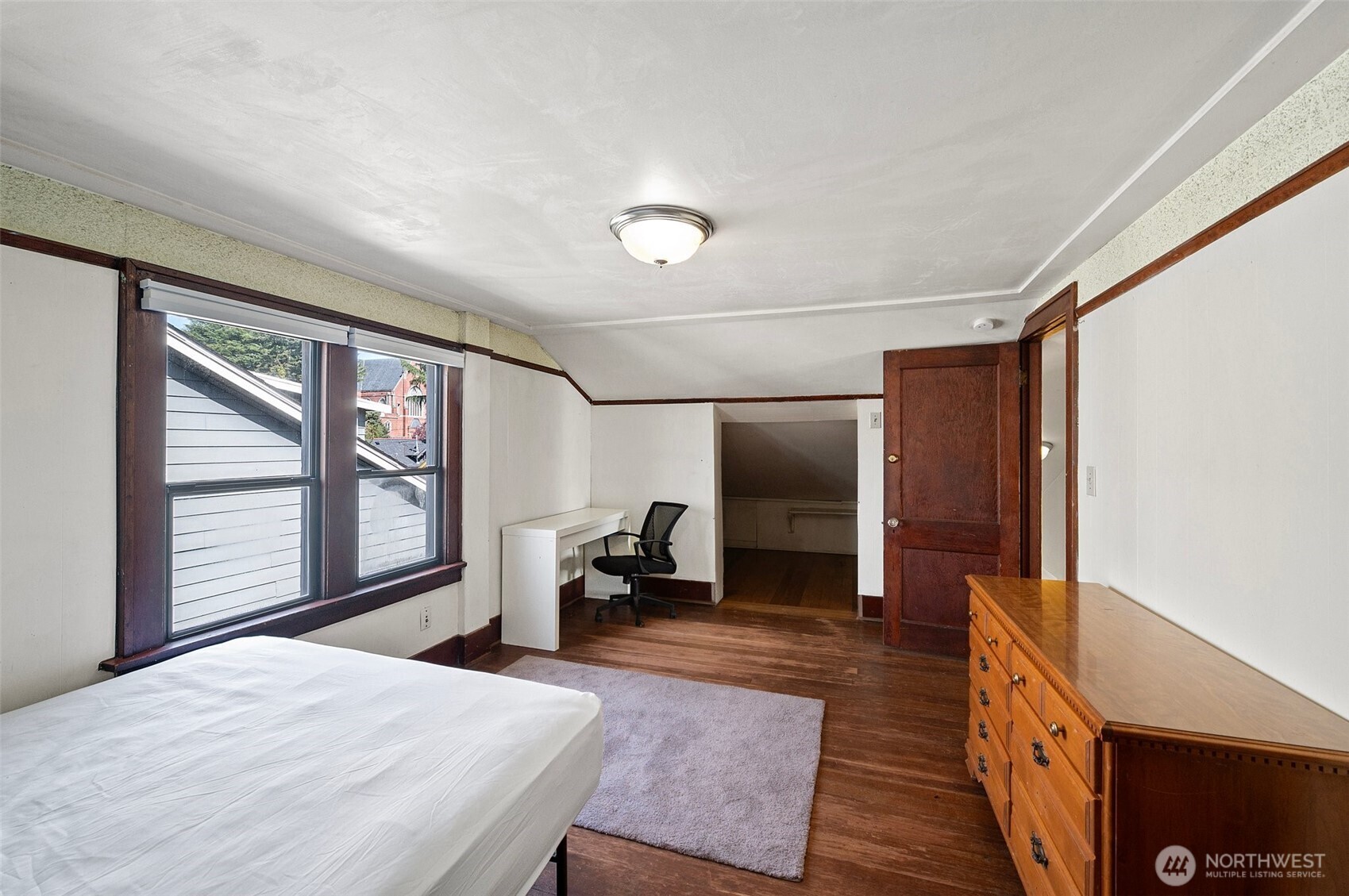 5016 7th Ave NE Seattle WA 98105