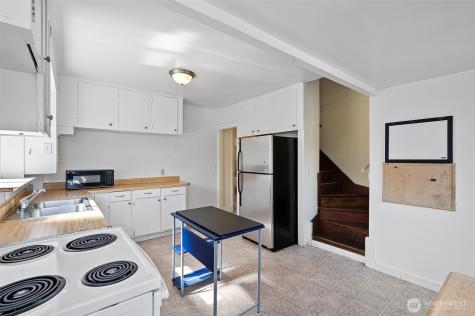 5016 7th Ave NE Seattle WA 98105