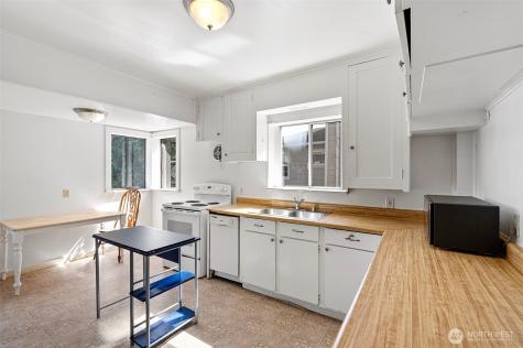 5016 7th Ave NE Seattle WA 98105