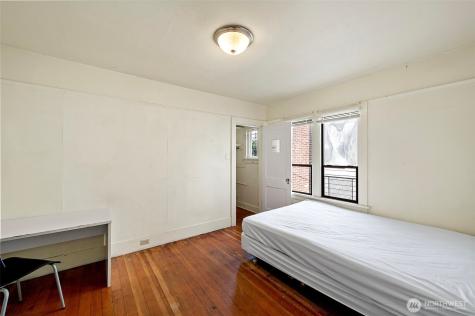 5016 7th Ave NE Seattle WA 98105