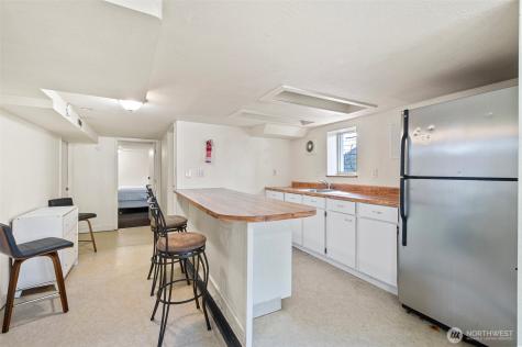 5016 7th Ave NE Seattle WA 98105