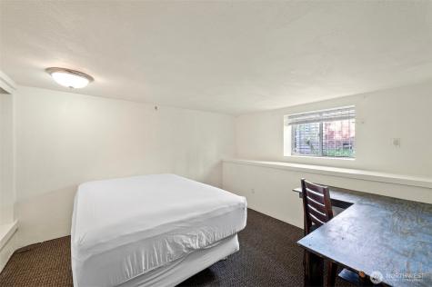 5016 7th Ave NE Seattle WA 98105