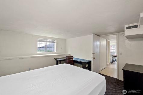 5016 7th Ave NE Seattle WA 98105
