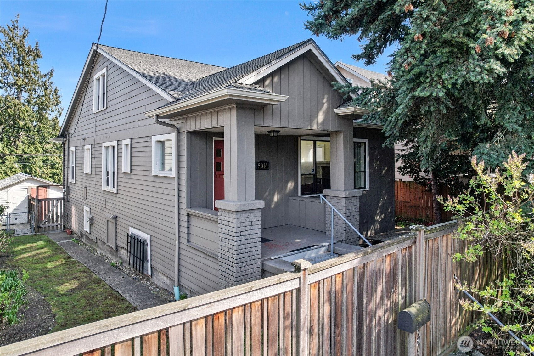 5016 7th Ave NE Seattle WA 98105