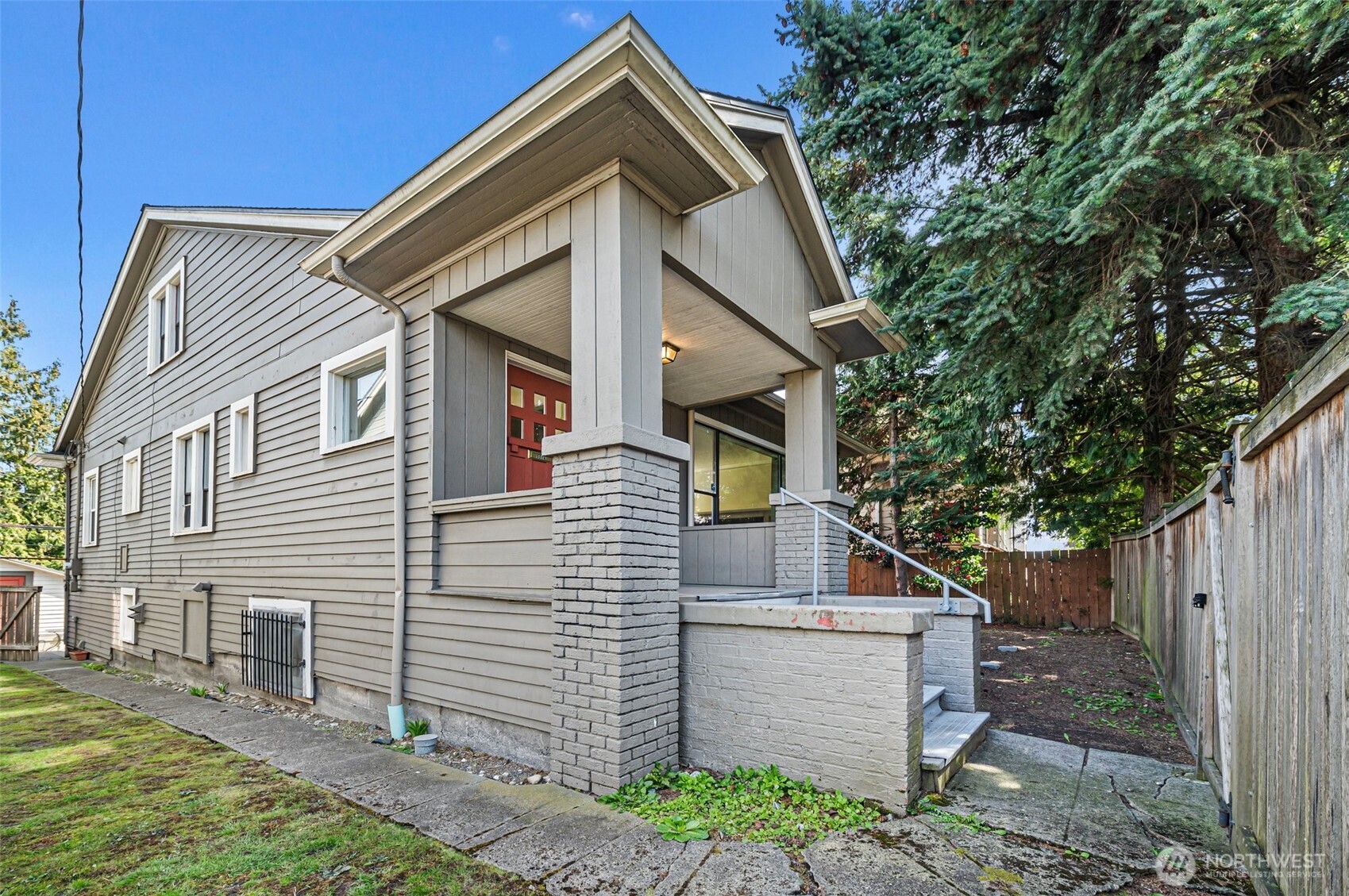 5016 7th Ave NE Seattle WA 98105