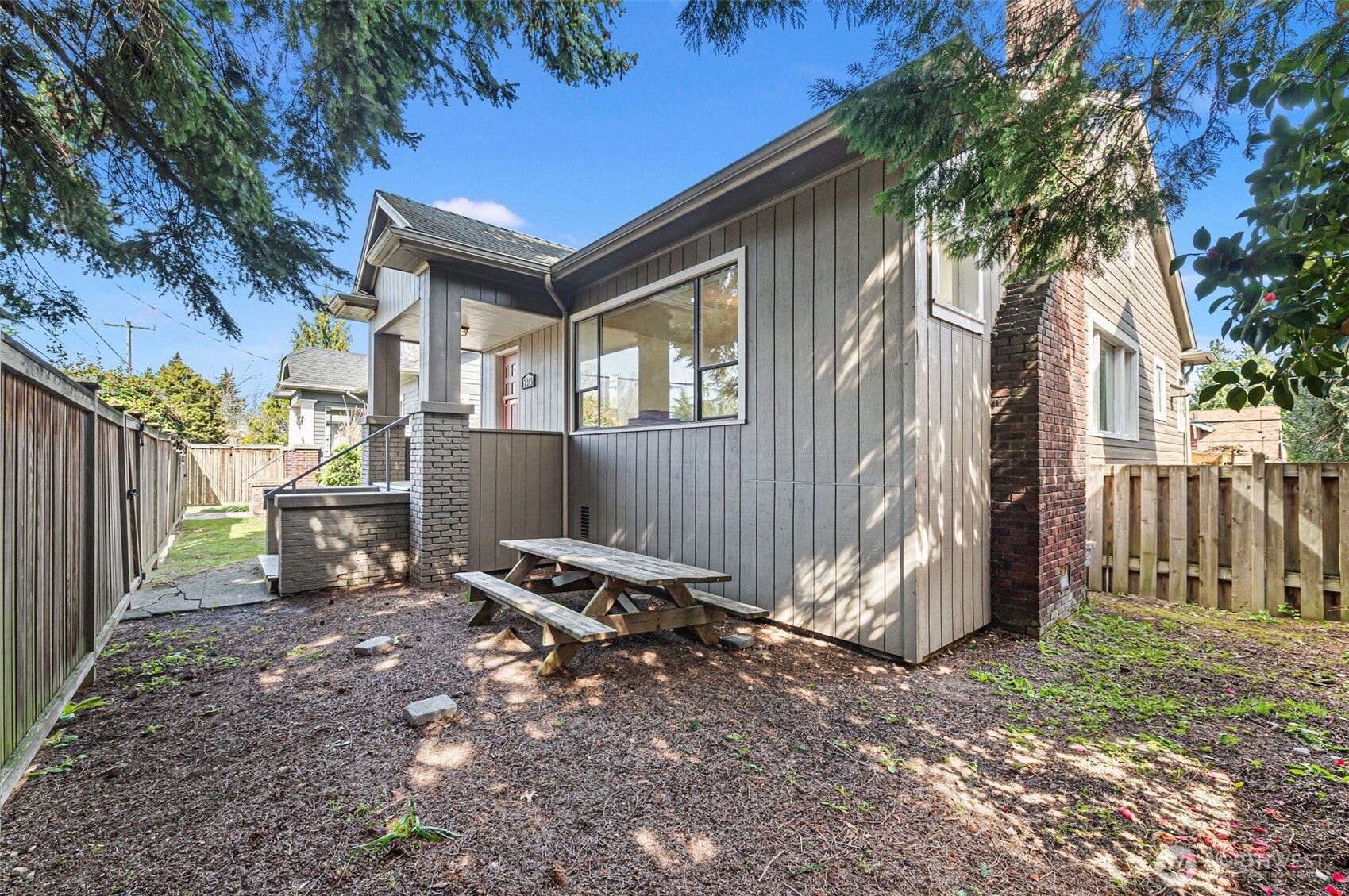 5016 7th Ave NE Seattle WA 98105