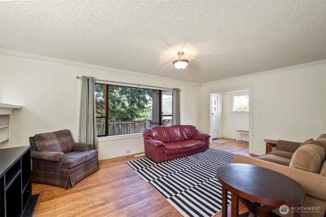 5016 7th Ave NE Seattle WA 98105