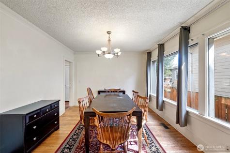 5016 7th Ave NE Seattle WA 98105
