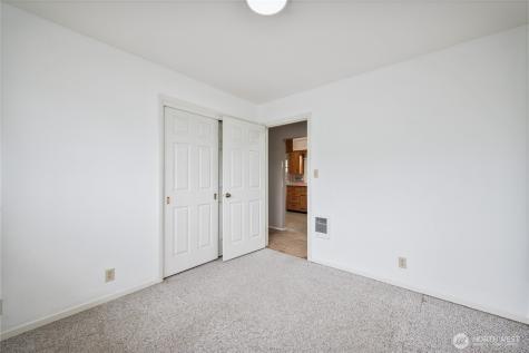 933 S Nevada Drive Longview WA 98632