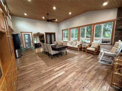 31305 SE 202nd Avenue Kent WA 98042
