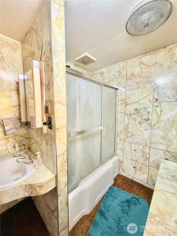 213 Bartlett Avenue E Omak WA 98841