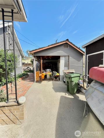 213 Bartlett Avenue E Omak WA 98841