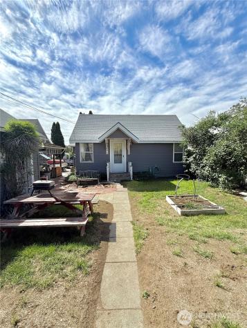 213 Bartlett Avenue E Omak WA 98841