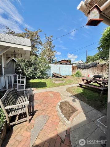 213 Bartlett Avenue E Omak WA 98841