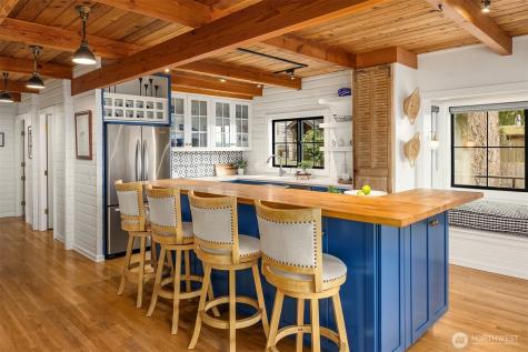 15451 Harvey Road NE Bainbridge Island WA 98110