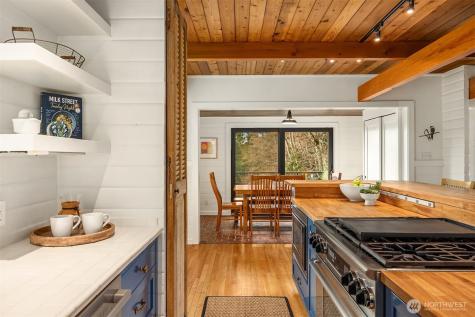 15451 Harvey Road NE Bainbridge Island WA 98110