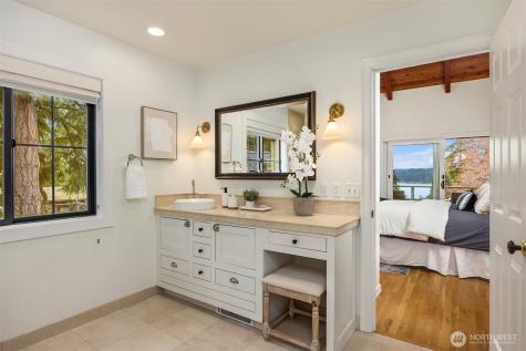 15451 Harvey Road NE Bainbridge Island WA 98110