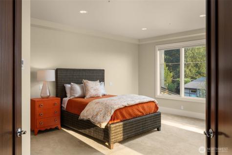 1211 N 42nd Place Renton WA 98056