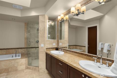 1211 N 42nd Place Renton WA 98056