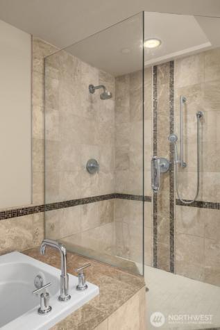 1211 N 42nd Place Renton WA 98056