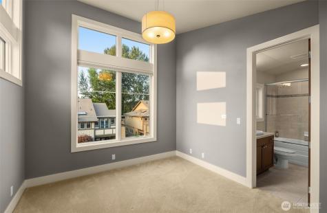 1211 N 42nd Place Renton WA 98056