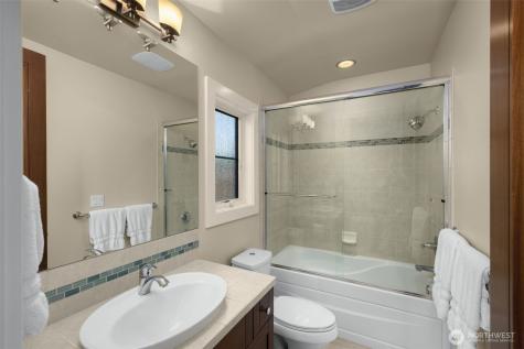 1211 N 42nd Place Renton WA 98056