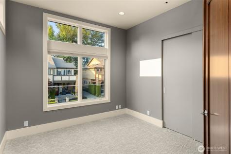 1211 N 42nd Place Renton WA 98056