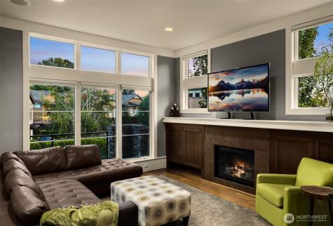 1211 N 42nd Place Renton WA 98056