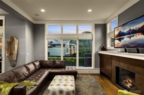 1211 N 42nd Place Renton WA 98056