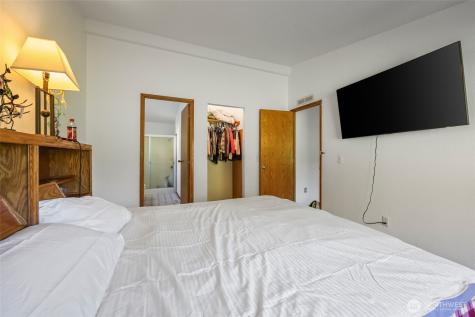 208 W Orchard Street Oakville WA 98568