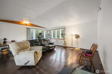 208 W Orchard Street Oakville WA 98568