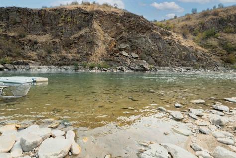 385 Highway 153 Pateros WA 98846