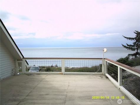 562 Pebble Beach Drive Oak Harbor WA 98239