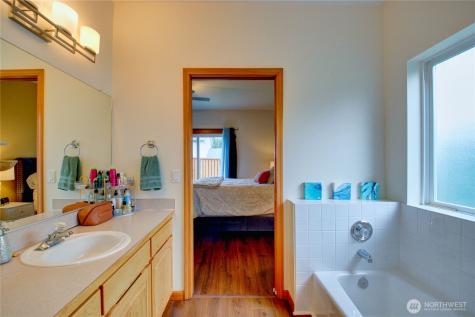 170 13th Court Oak Harbor WA 98277