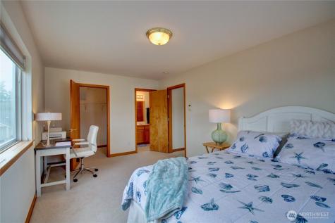 170 13th Court Oak Harbor WA 98277