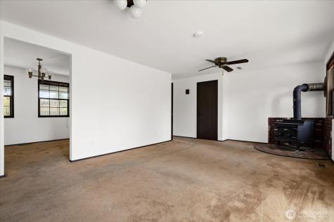 1076 NW Kitsap Terrace Oak Harbor WA 98277