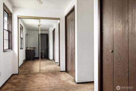 1076 NW Kitsap Terrace Oak Harbor WA 98277