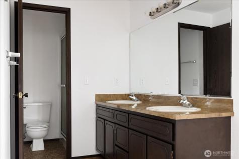 1076 NW Kitsap Terrace Oak Harbor WA 98277