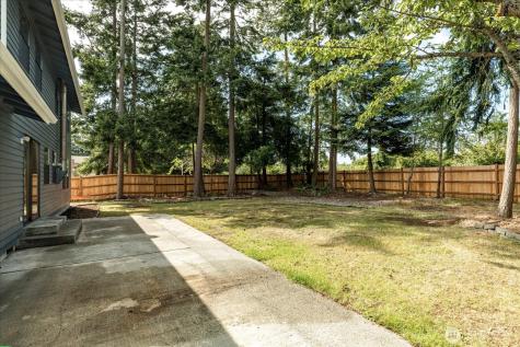 1076 NW Kitsap Terrace Oak Harbor WA 98277