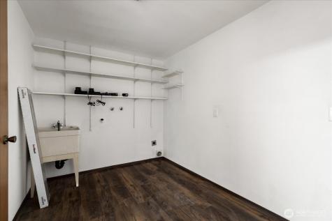 1076 NW Kitsap Terrace Oak Harbor WA 98277